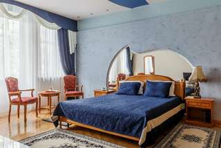 Гостиница Платан Краснодар "Люкс семейный" трехкомнатный-1