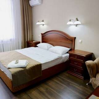 Гостиница Платан Краснодар Комфорт (двуспальная кровать)-1